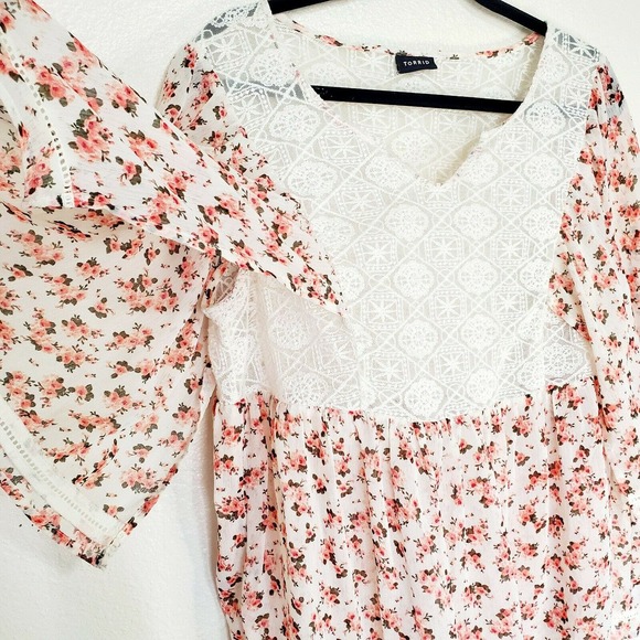 torrid Tops - Torrid‎ Women's White & Pink Floral Embroidered Sheer Flowy Blouse. Size 0/L